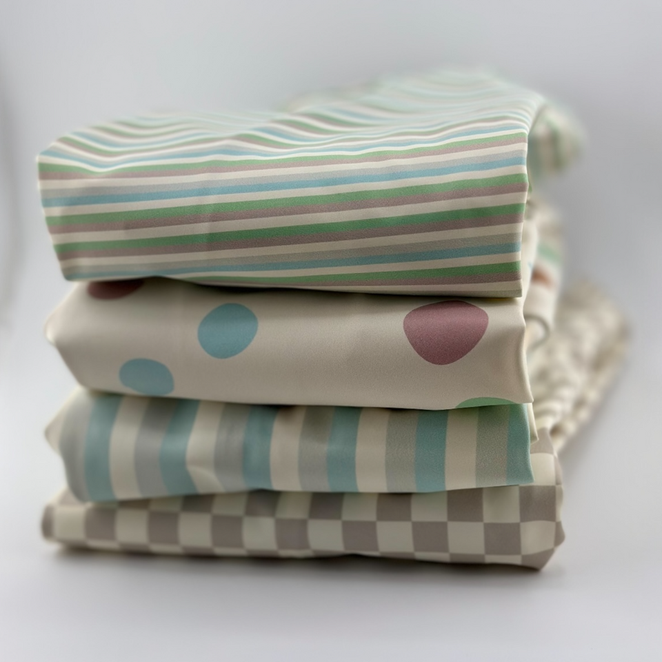 Babero con manga impermeable Vertical Stripes Nenina & Co
