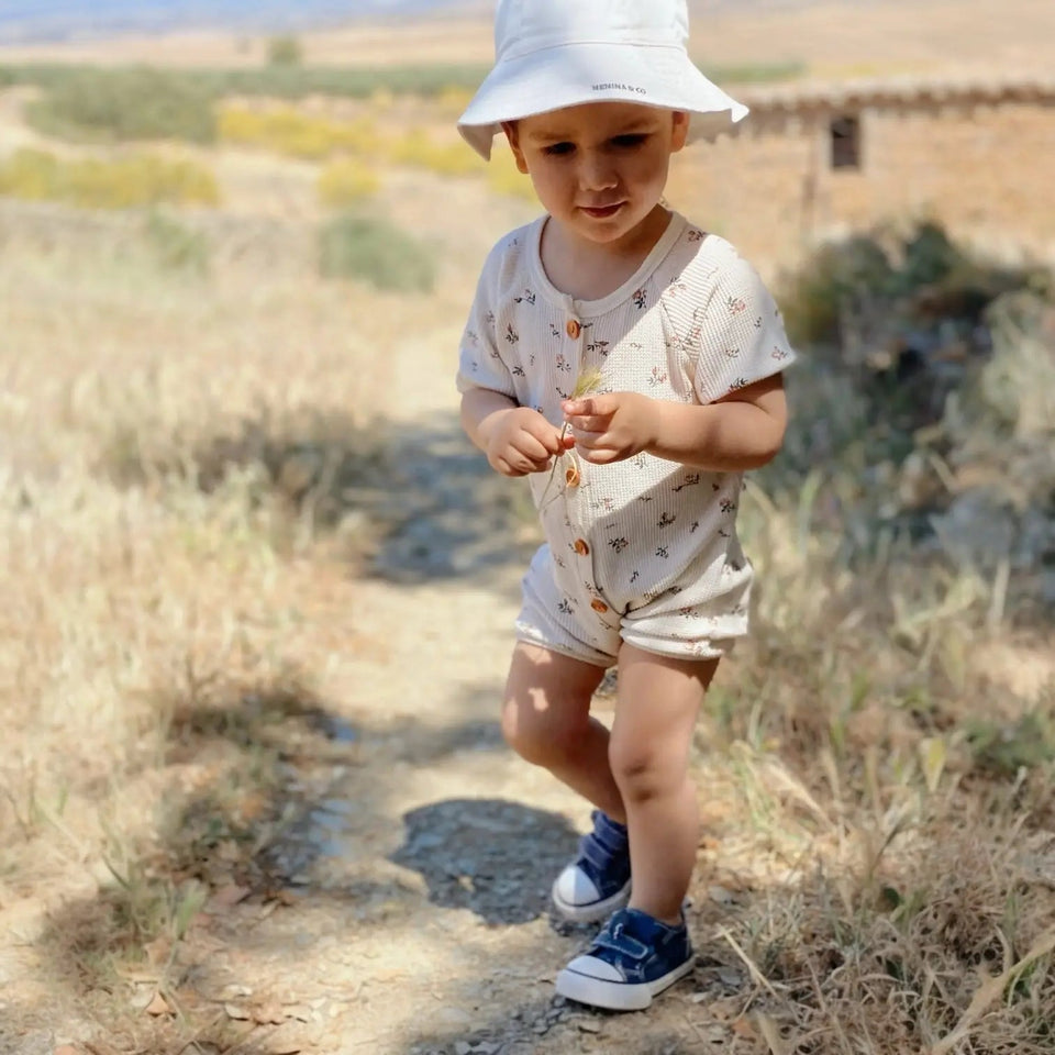 Gorro para el Sol Blanco Nenina & Co - Hecho de Algodón Orgánico | Protección Solar y Estilo