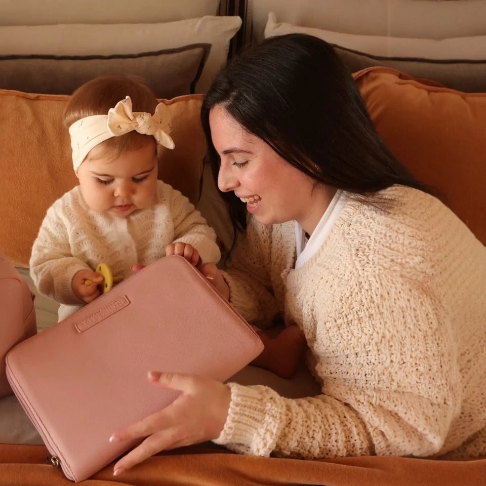 Kit Nacimiento Bebé Completo: Bolso Maternal, Cambiador, Neceser, Portadocumentos y Chupete Clásico | Nenina & Co