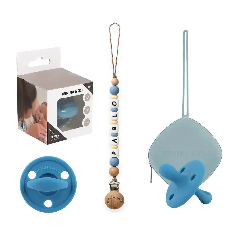 Kit Chupete Clásico Dusty Blue de Silicona + Chupetero Personalizado, Guardachupetes  | Nenina & Co
