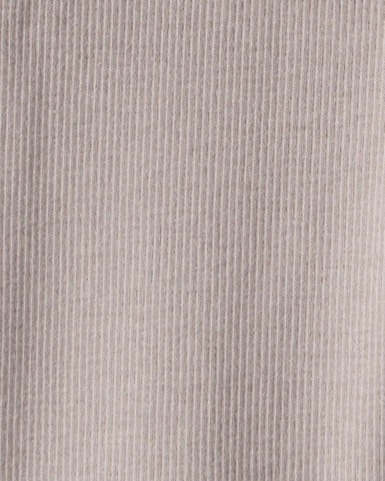 Conjunto tres piezas chaleco con oso, body y pantalón marfil